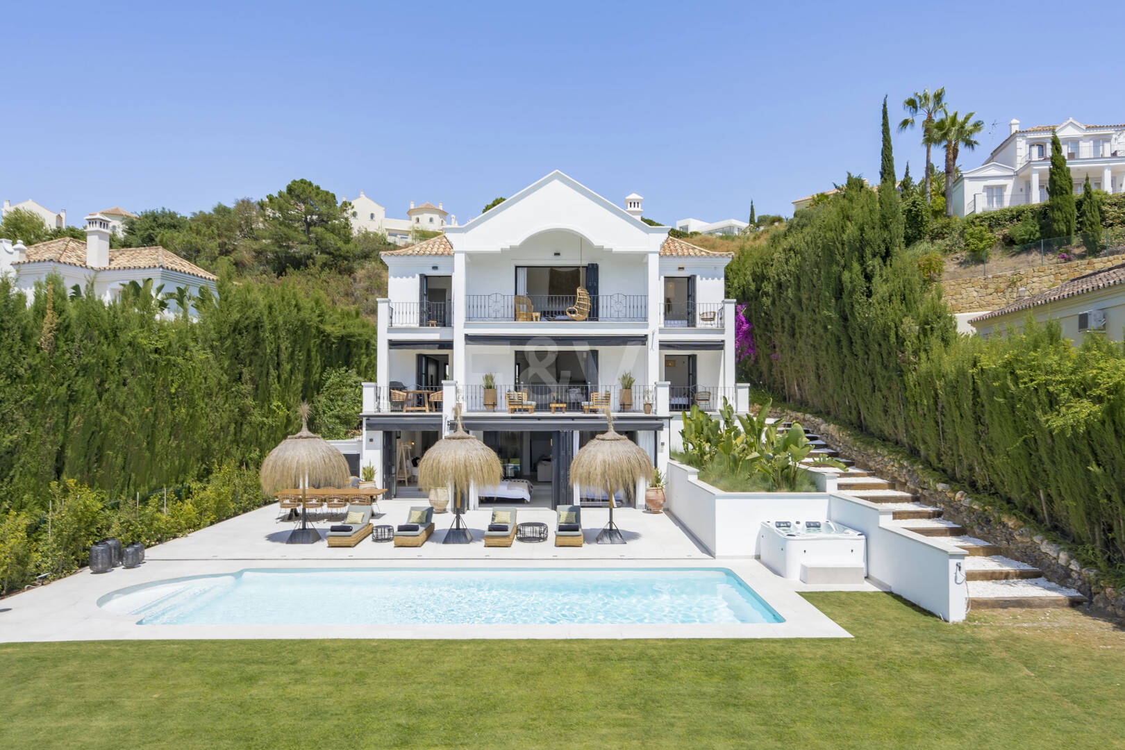 Luxurious villa in Puerto del Capitán, Los Arqueros with mountain views