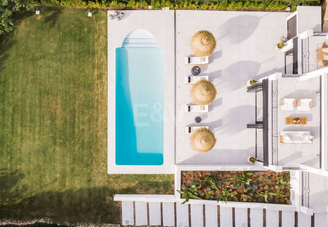 Luxurious villa in Puerto del Capitán, Los Arqueros with mountain views