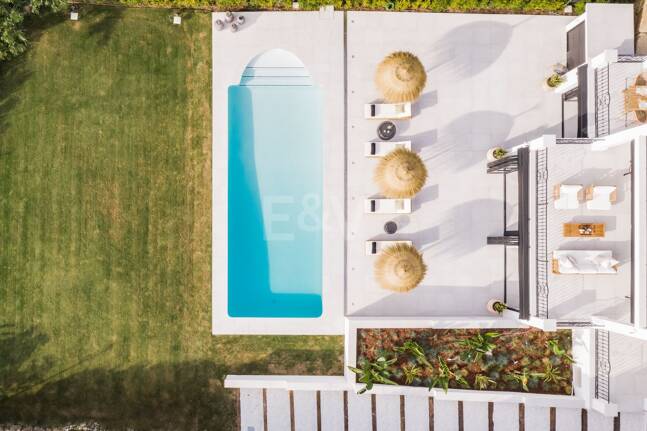 Luxurious villa in Puerto del Capitán, Los Arqueros with mountain views