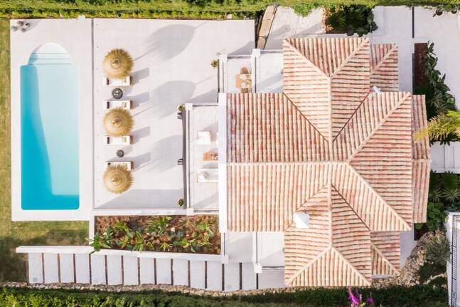 Luxurious villa in Puerto del Capitán, Los Arqueros with mountain views