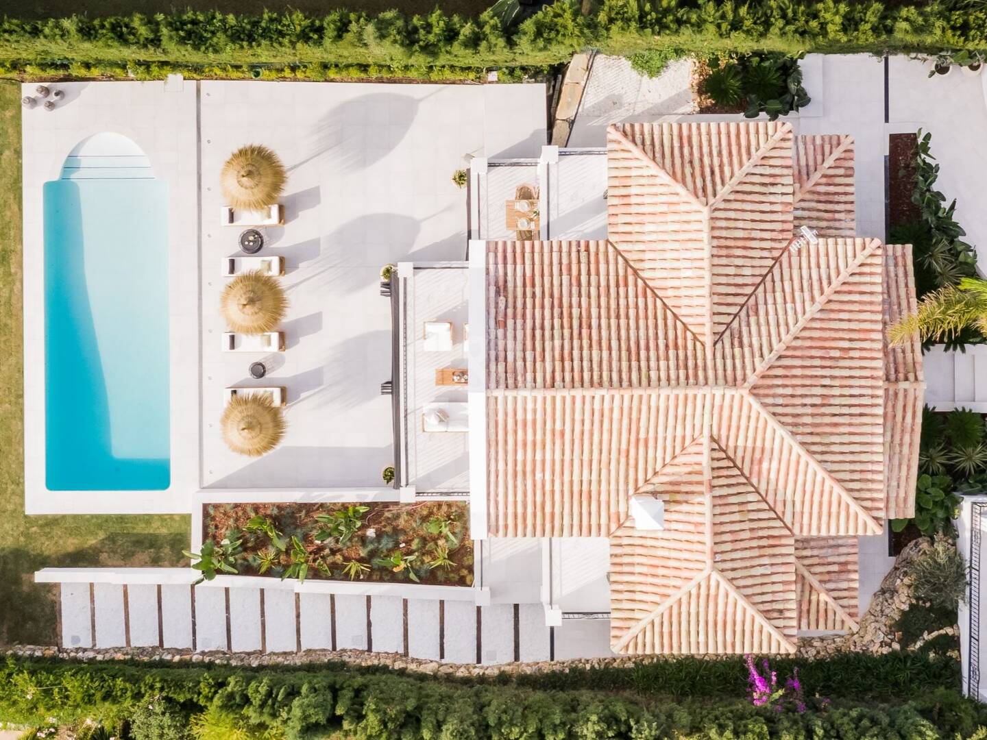 Luxuriöse Villa in Puerto del Capitán, Los Arqueros mit Bergblick