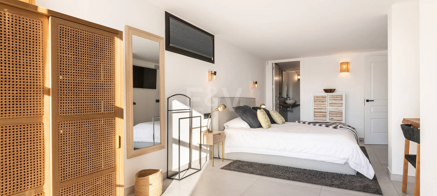Lyxvilla i Puerto del Capitán, Los Arqueros med utsikt över bergen