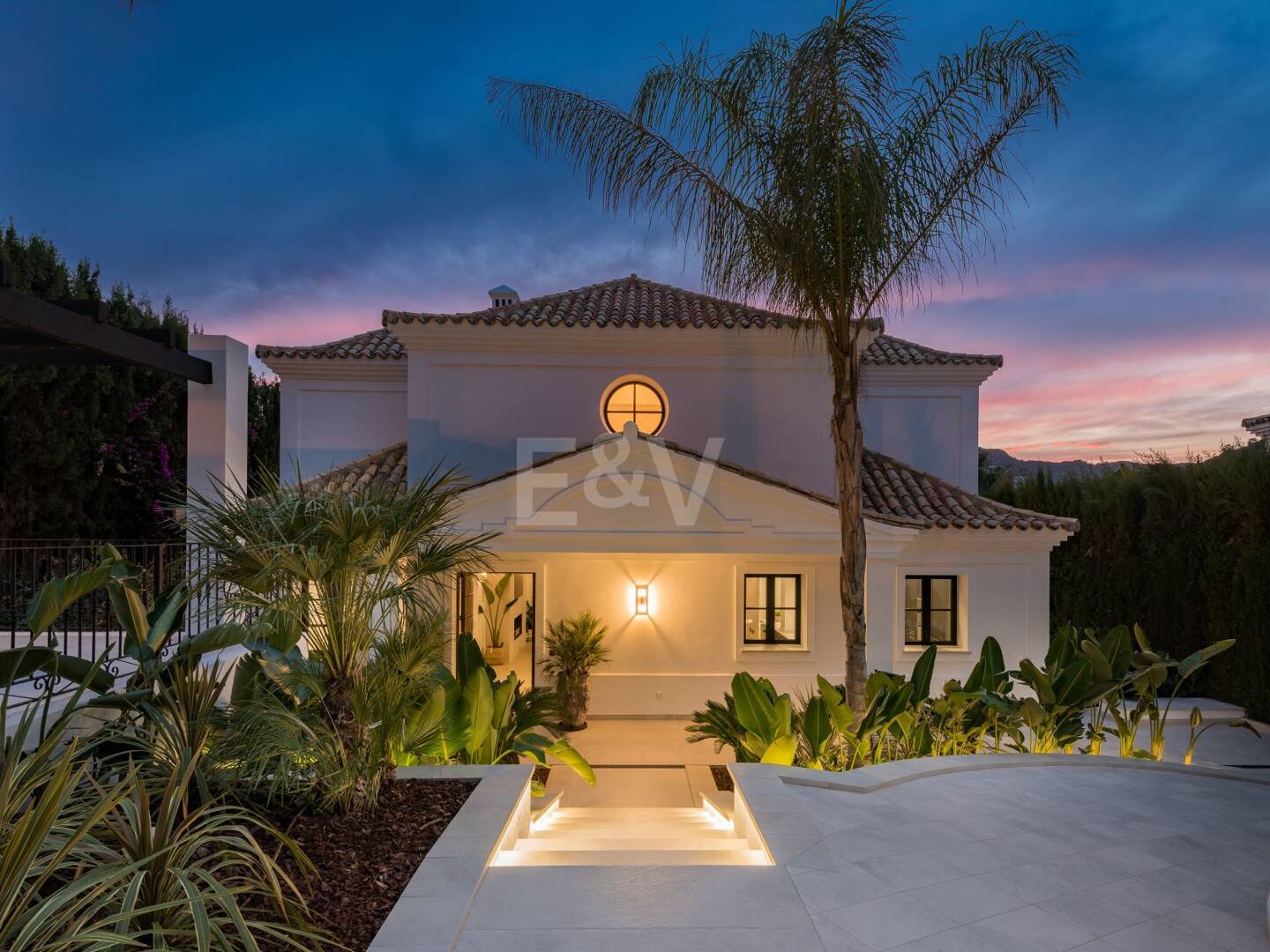 Luxuriöse Villa in Puerto del Capitán, Los Arqueros mit Bergblick