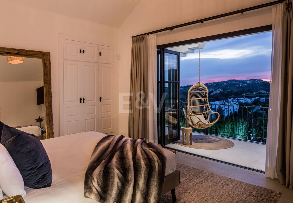 Luxurious villa in Puerto del Capitán, Los Arqueros with mountain views