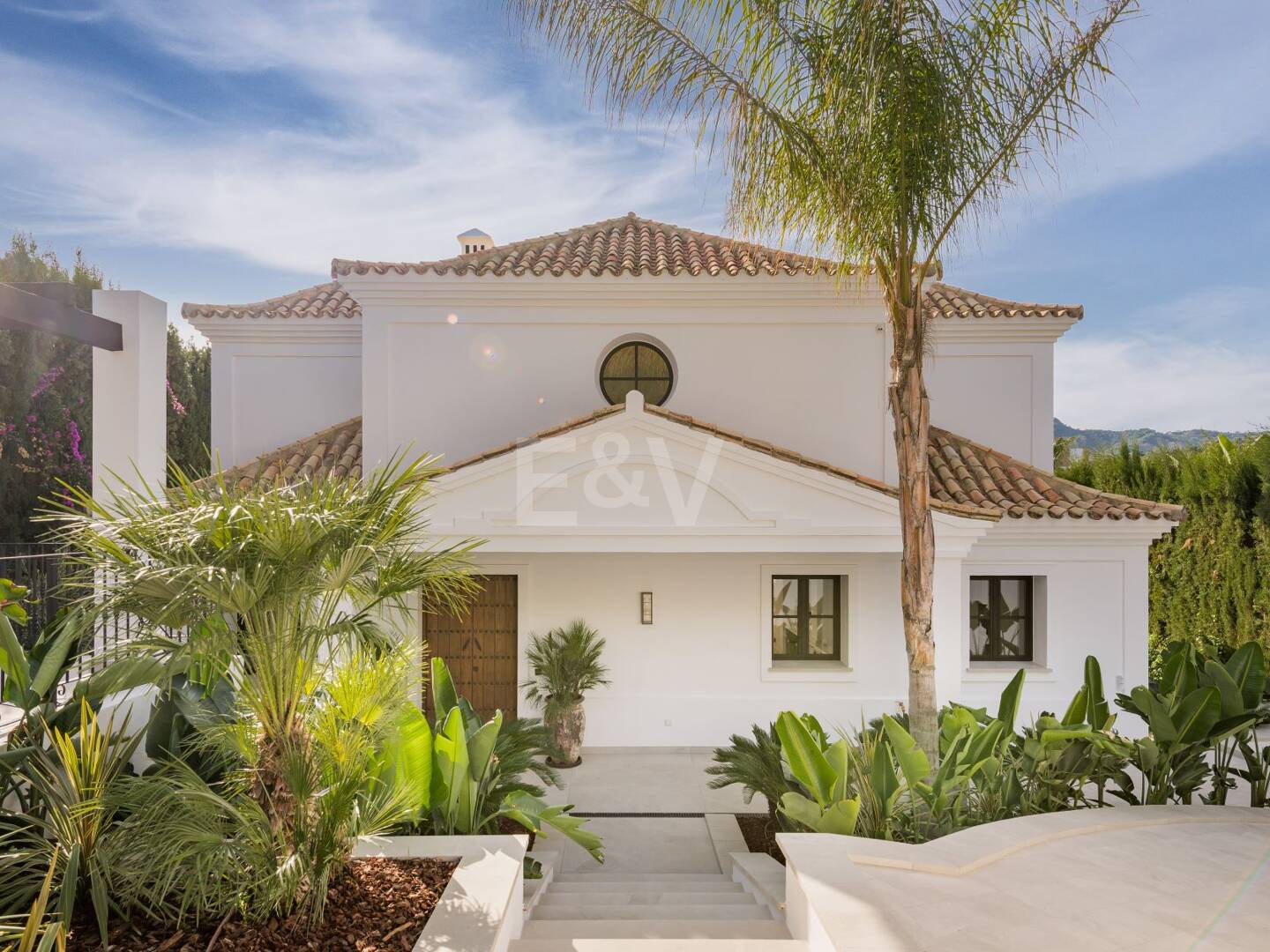 Luxurious villa in Puerto del Capitán, Los Arqueros with mountain views