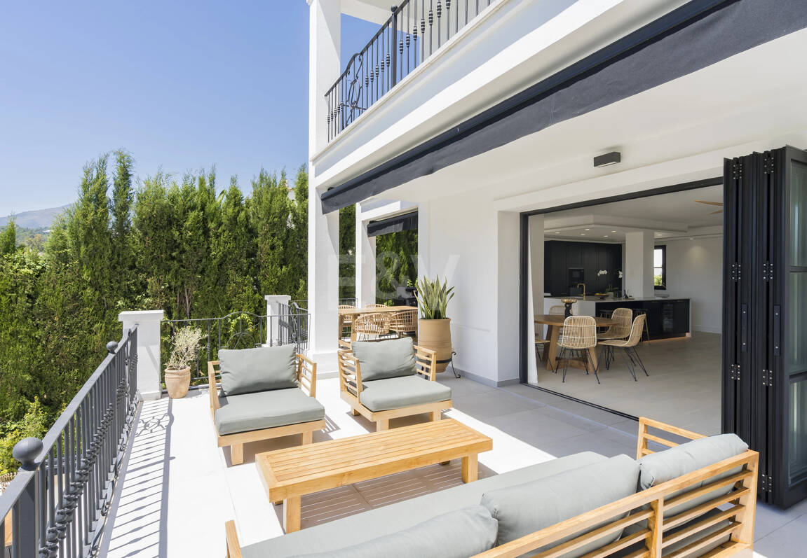 Luxurious villa in Puerto del Capitán, Los Arqueros with mountain views