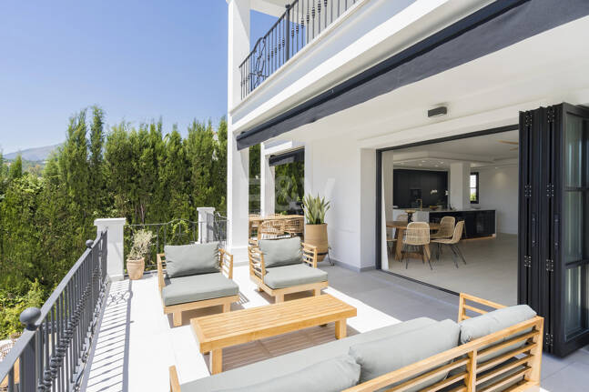 Luxurious villa in Puerto del Capitán, Los Arqueros with mountain views