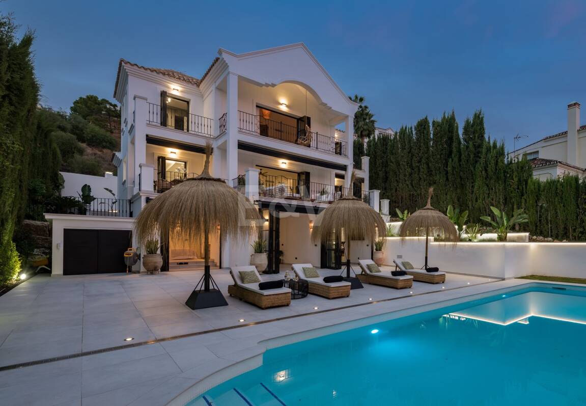 Luxurious villa in Puerto del Capitán, Los Arqueros with mountain views