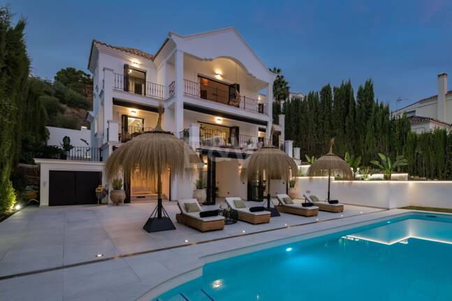 Luxurious villa in Puerto del Capitán, Los Arqueros with mountain views