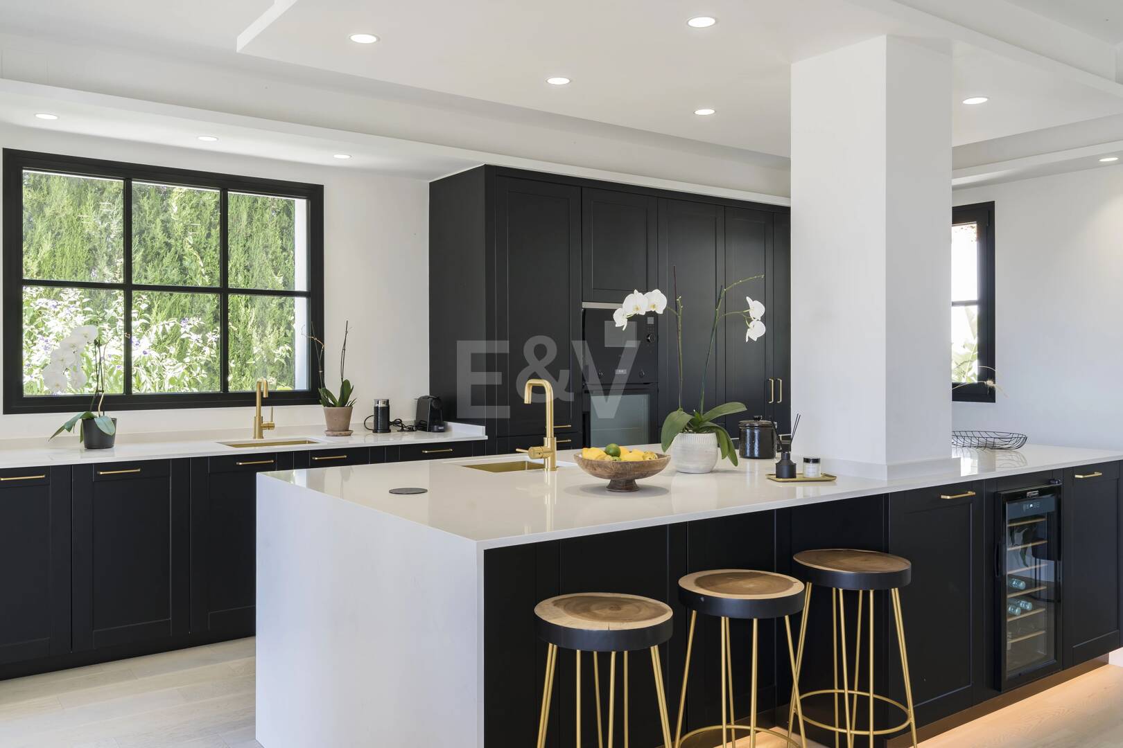 Luxurious villa in Puerto del Capitán, Los Arqueros with mountain views