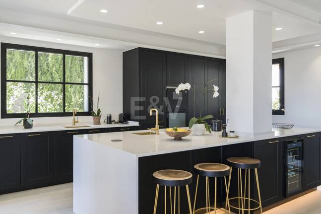 Luxurious villa in Puerto del Capitán, Los Arqueros with mountain views