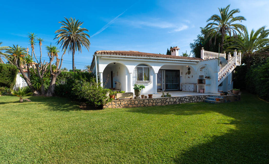 Investment Opportunity! Bungalow Just 150 metres from the Beach in Marbesa