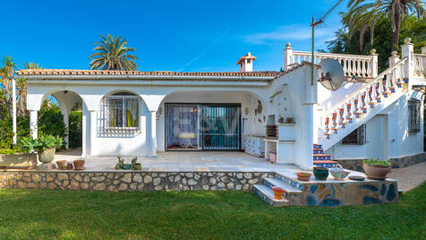 Investment Opportunity! Bungalow Just 150 metres from the Beach in Marbesa