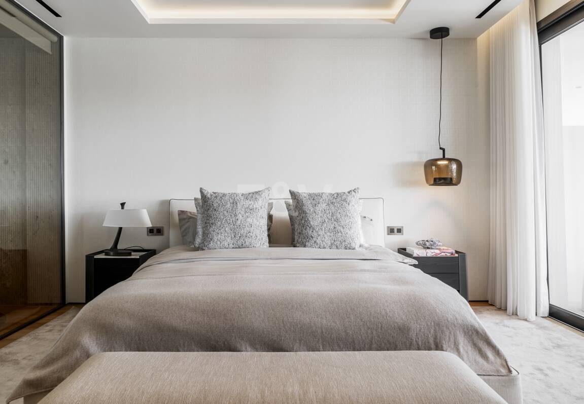 Ein Meisterwerk an Fendi-Designerluxus in Marbellas prestigeträchtiger Goldenen Meile