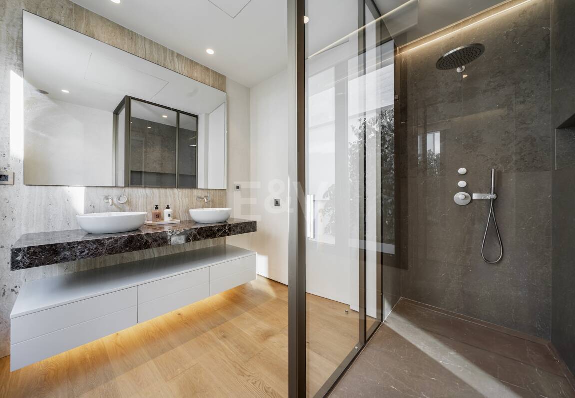 Ein Meisterwerk an Fendi-Designerluxus in Marbellas prestigeträchtiger Goldenen Meile