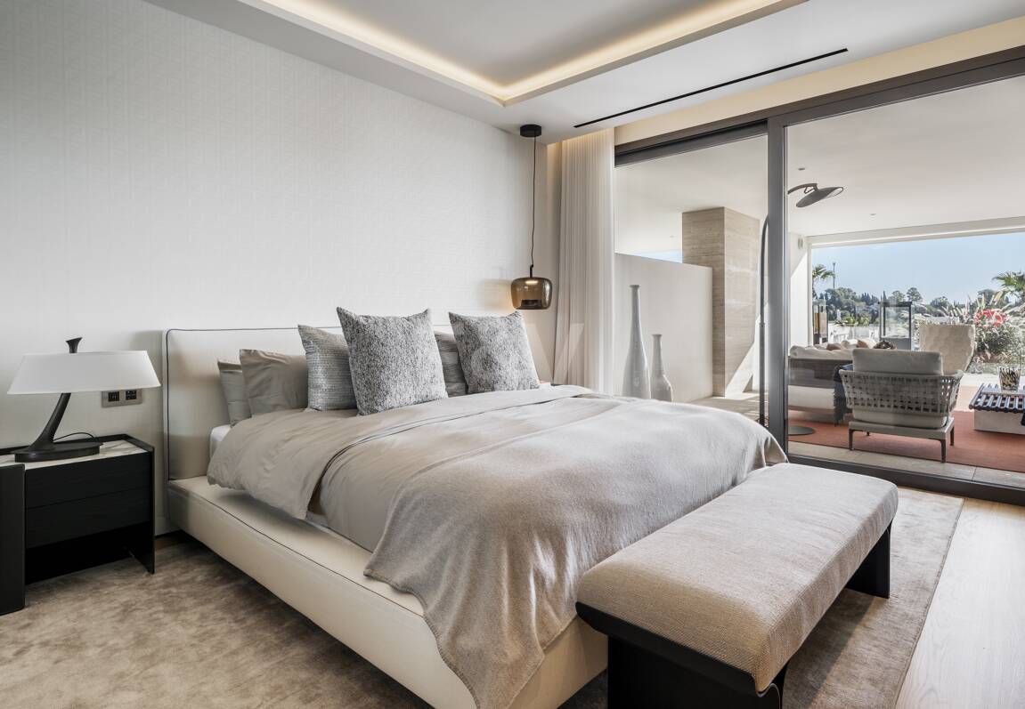 Ein Meisterwerk an Fendi-Designerluxus in Marbellas prestigeträchtiger Goldenen Meile