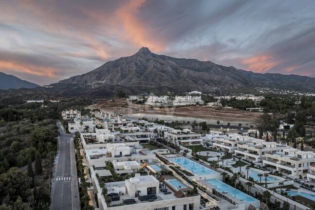 Ein Meisterwerk an Fendi-Designerluxus in Marbellas prestigeträchtiger Goldenen Meile