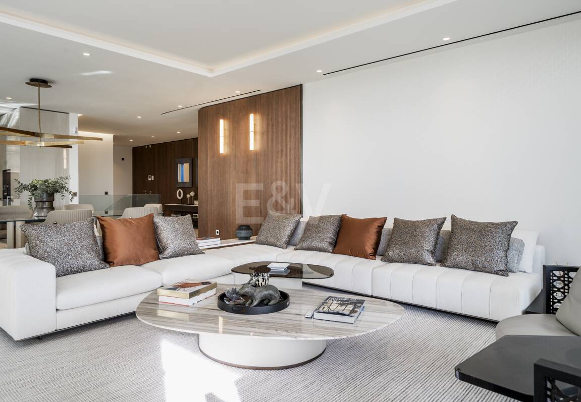 Ein Meisterwerk an Fendi-Designerluxus in Marbellas prestigeträchtiger Goldenen Meile