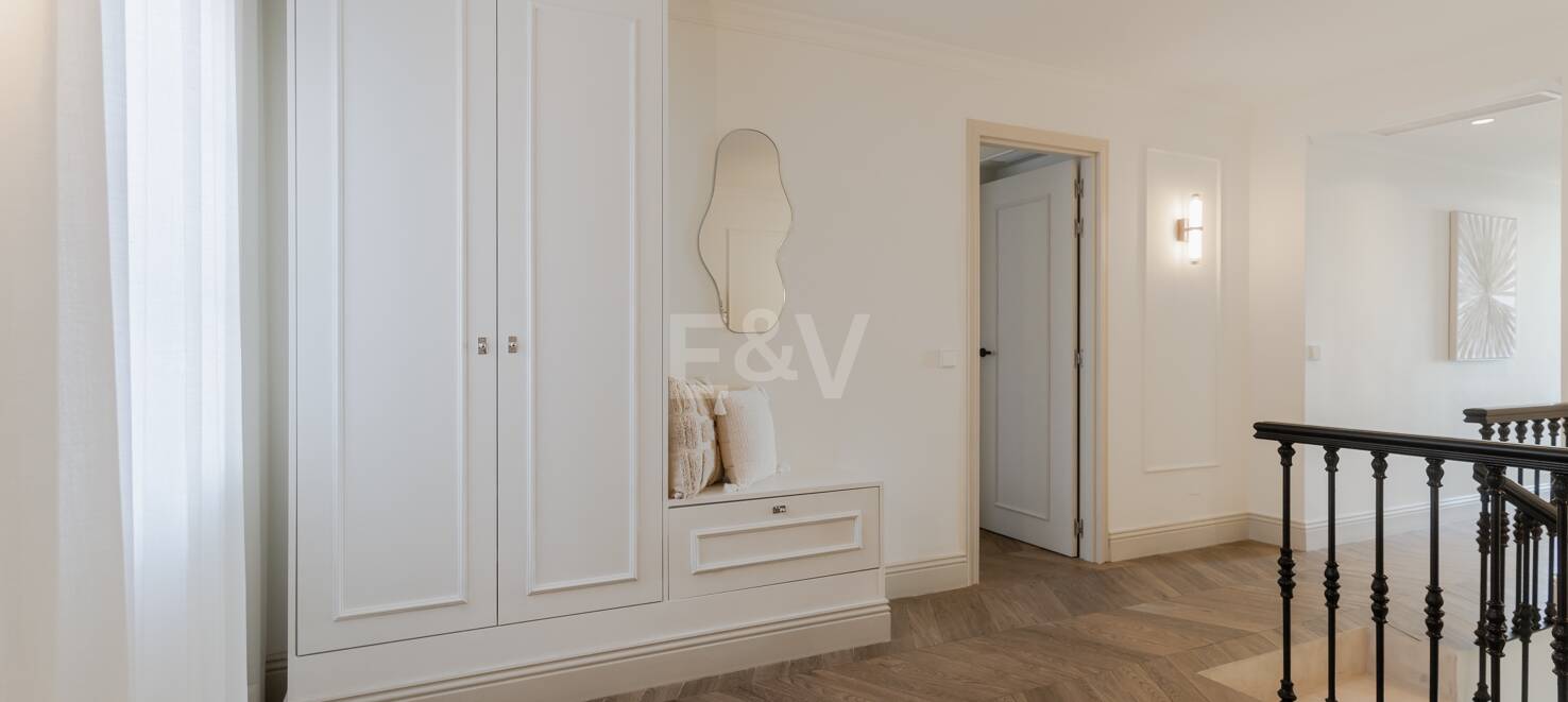 Modern skandinavisk stil 4 sovrum Duplex med havsutsikt