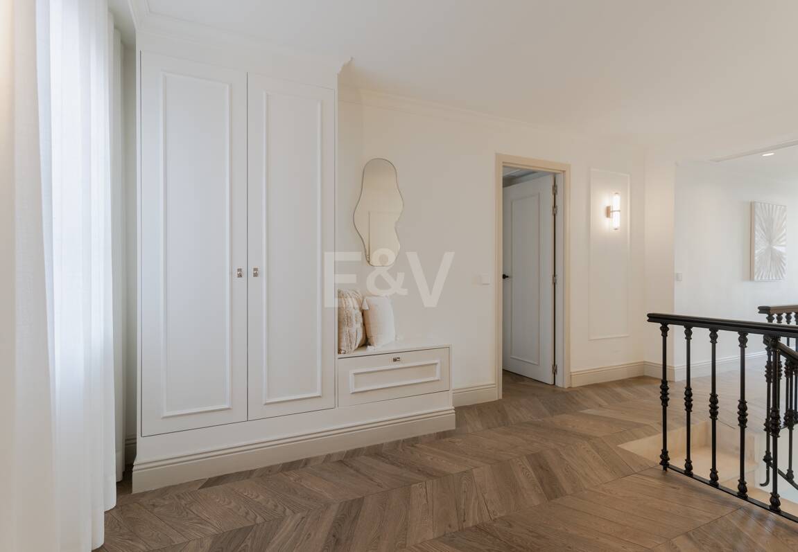 Modern skandinavisk stil 4 sovrum Duplex med havsutsikt