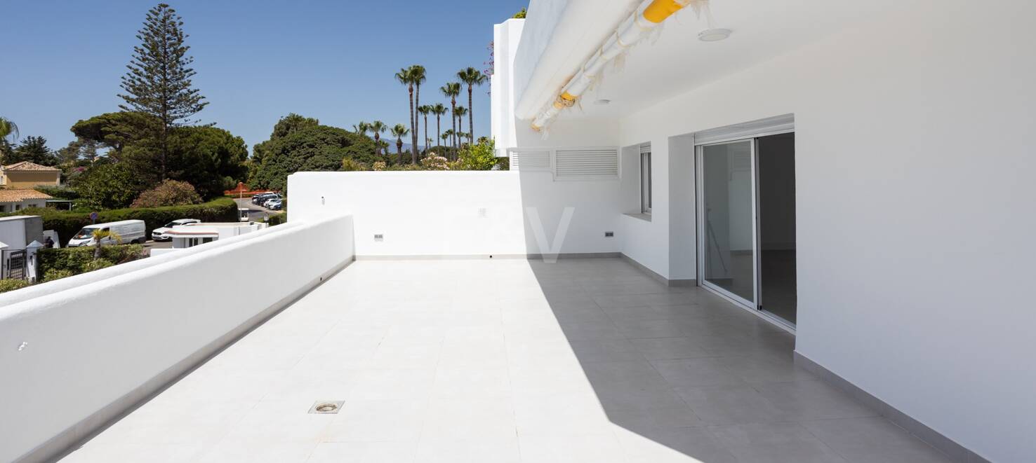 Elegant Beachfront Lägenhet i prestigefylld Guadalmina Baja