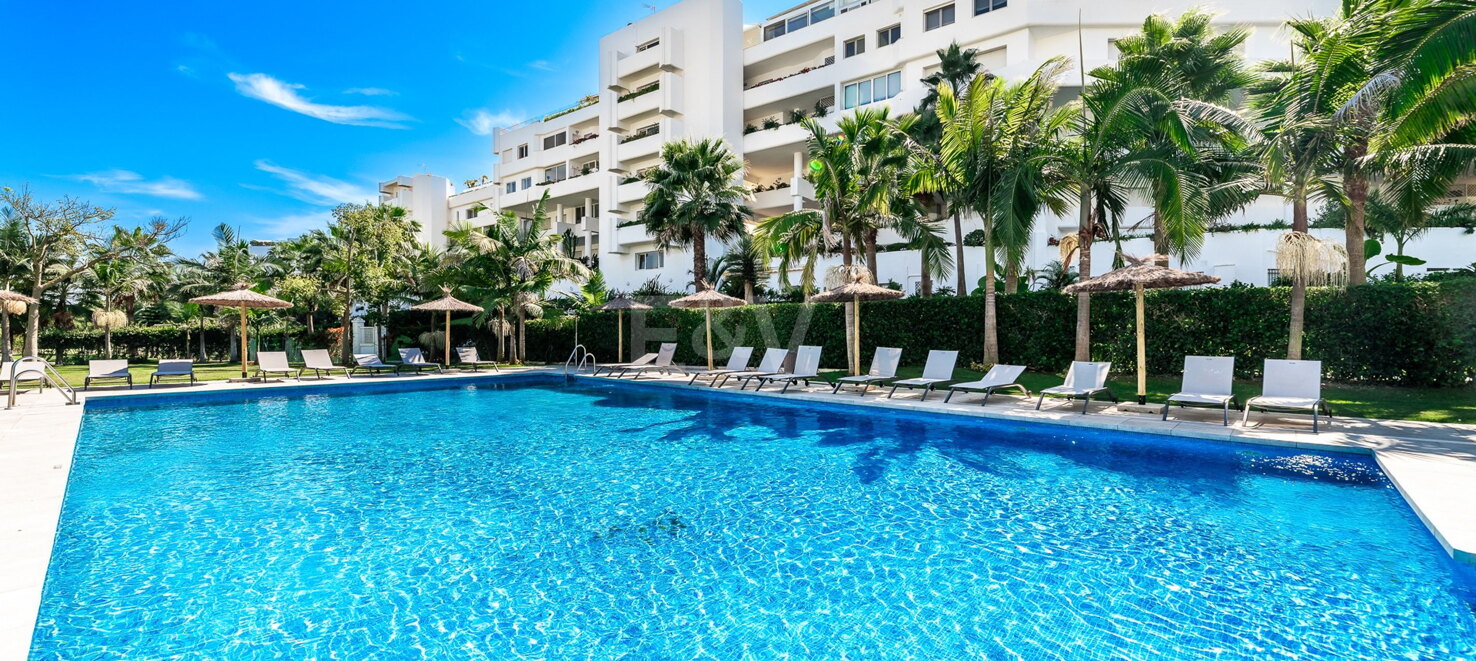 Elegant Beachfront Lägenhet i prestigefylld Guadalmina Baja