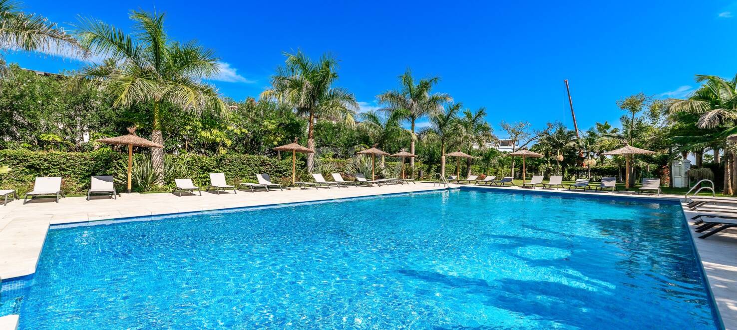 Elegant Beachfront Lägenhet i prestigefylld Guadalmina Baja
