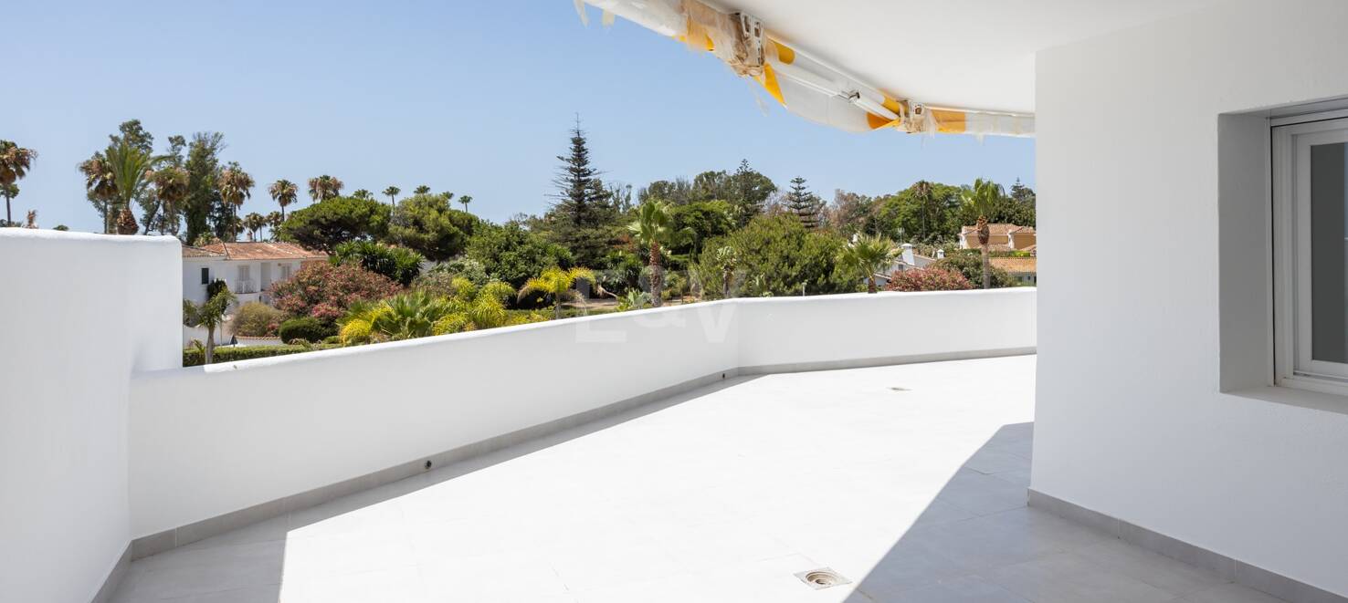 Elegant Beachfront Lägenhet i prestigefylld Guadalmina Baja