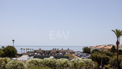 Elegant Beachfront Apartment in Prestigious Guadalmina Baja