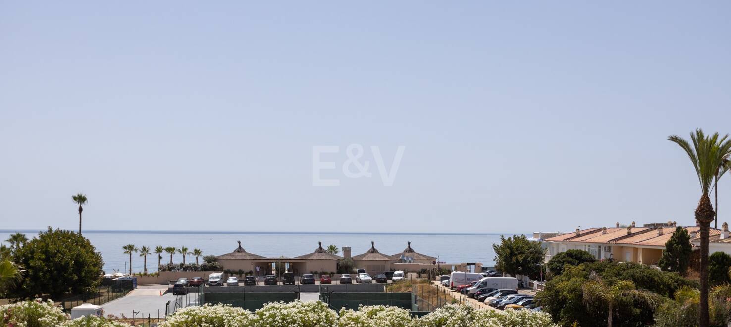 Elegant Beachfront Lägenhet i prestigefylld Guadalmina Baja