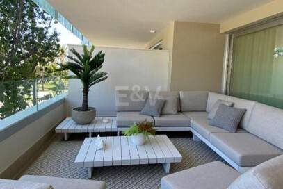 Apartamento moderno de 3 habitaciones en Playa San Pedro