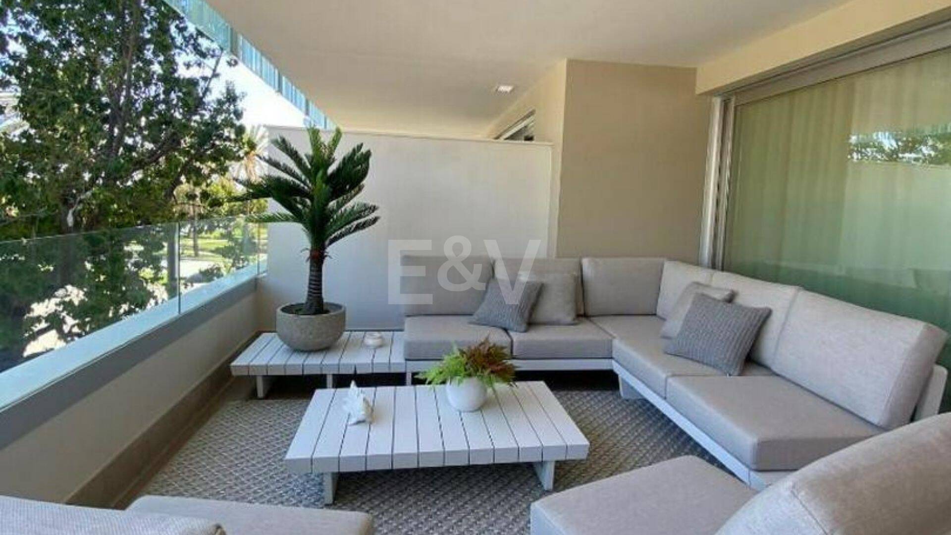 Apartamento moderno de 3 habitaciones en Playa San Pedro