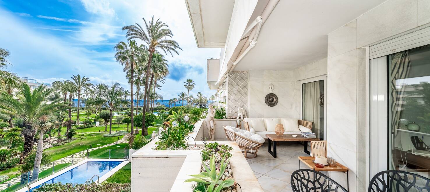 Beachfront Apartment with Stunning Sea Views in Puerto Banus