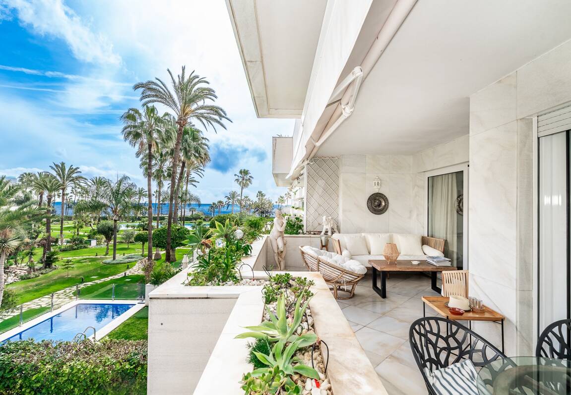 Beachfront Apartment with Stunning Sea Views in Puerto Banus
