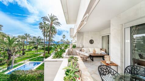 Apartamento Frente al Mar con Impresionantes Vistas al Mar en Puerto Banús