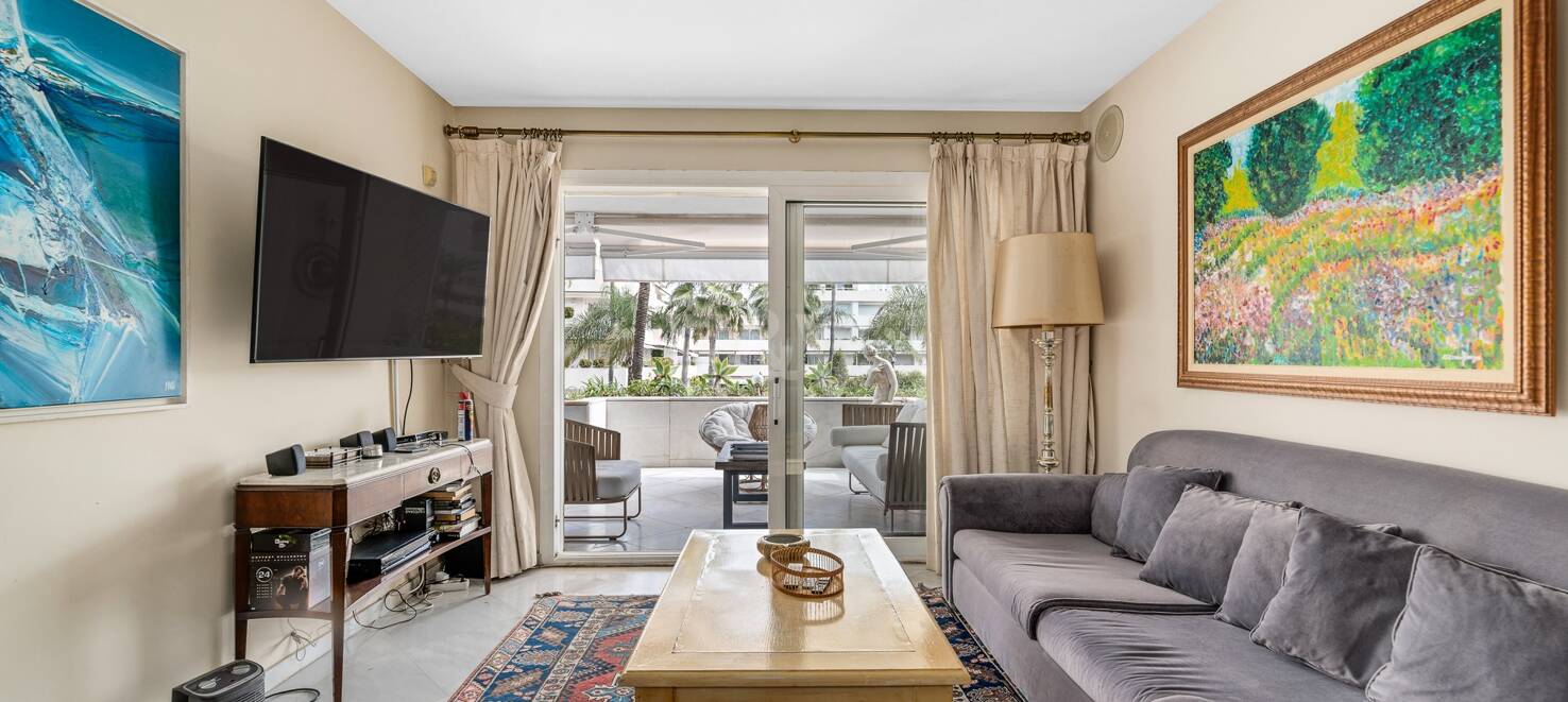 Beachfront Apartment with Stunning Sea Views in Puerto Banus