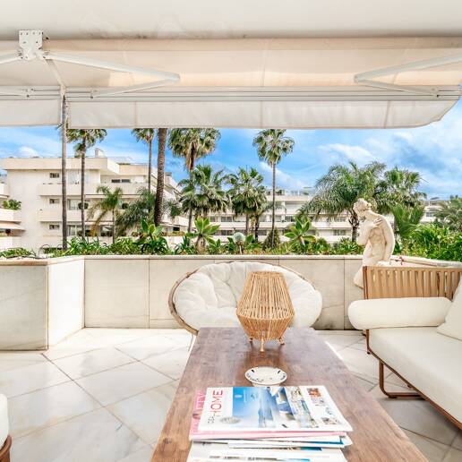 Beachfront Apartment with Stunning Sea Views in Puerto Banus