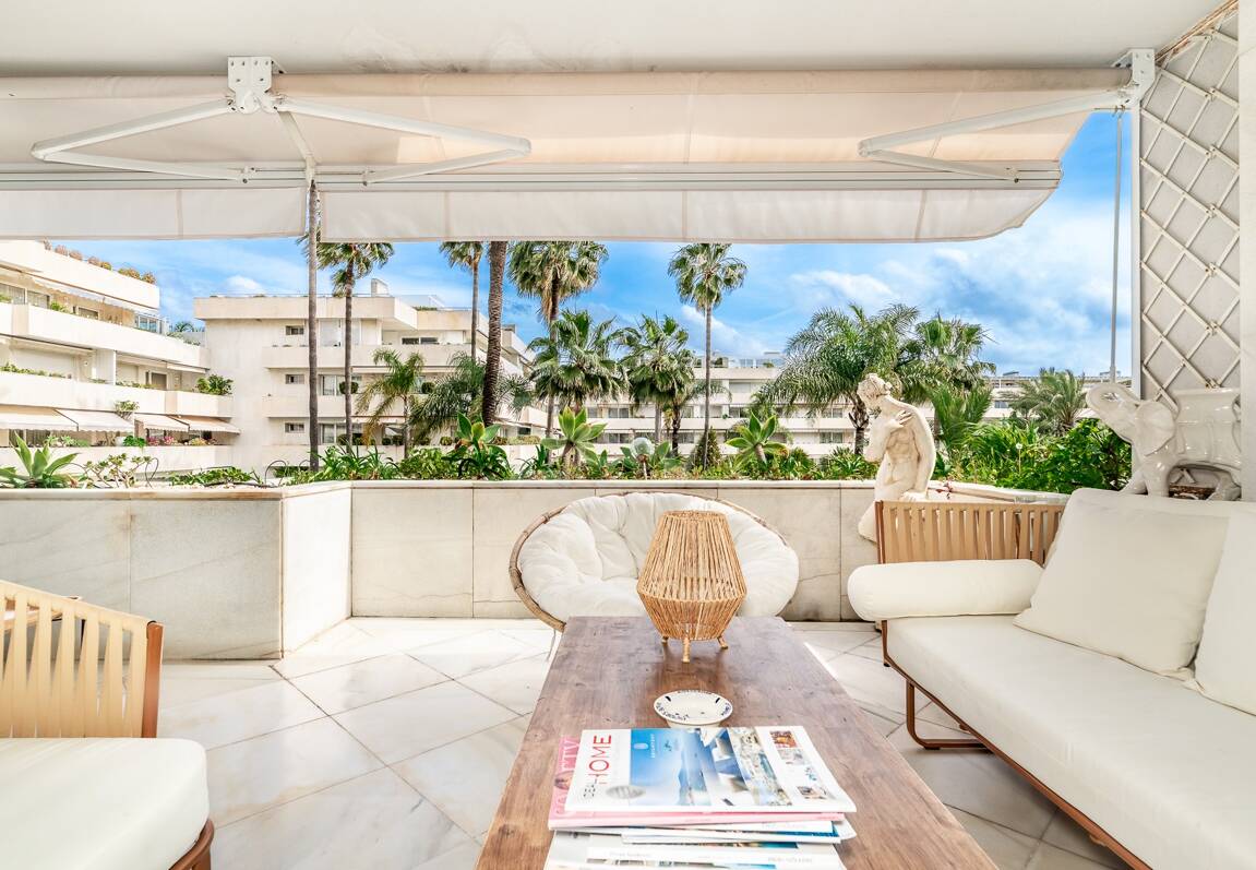 Beachfront Apartment with Stunning Sea Views in Puerto Banus