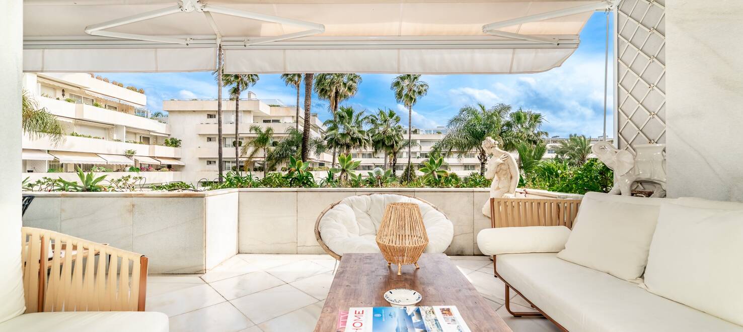 Beachfront Apartment with Stunning Sea Views in Puerto Banus