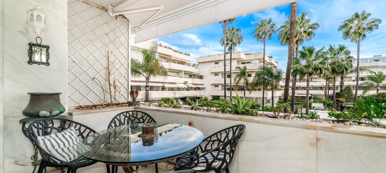 Beachfront Apartment with Stunning Sea Views in Puerto Banus