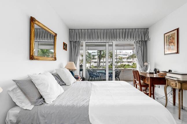 Beachfront Apartment with Stunning Sea Views in Puerto Banus