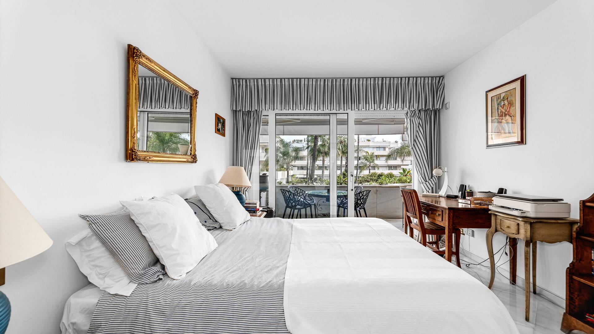 Apartamento Frente al Mar con Impresionantes Vistas al Mar en Puerto Banús