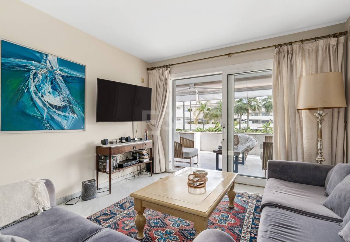 Beachfront Apartment with Stunning Sea Views in Puerto Banus