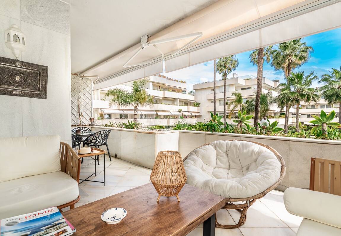 Beachfront Apartment with Stunning Sea Views in Puerto Banus