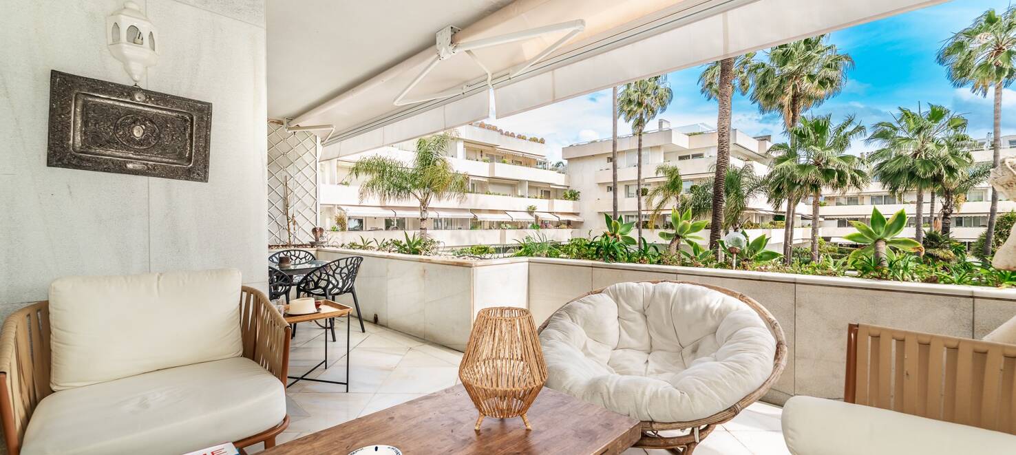 Beachfront Apartment with Stunning Sea Views in Puerto Banus