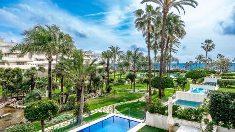 Apartamento Frente al Mar con Impresionantes Vistas al Mar en Puerto Banús