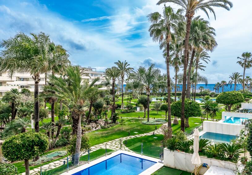 Beachfront Apartment with Stunning Sea Views in Puerto Banus