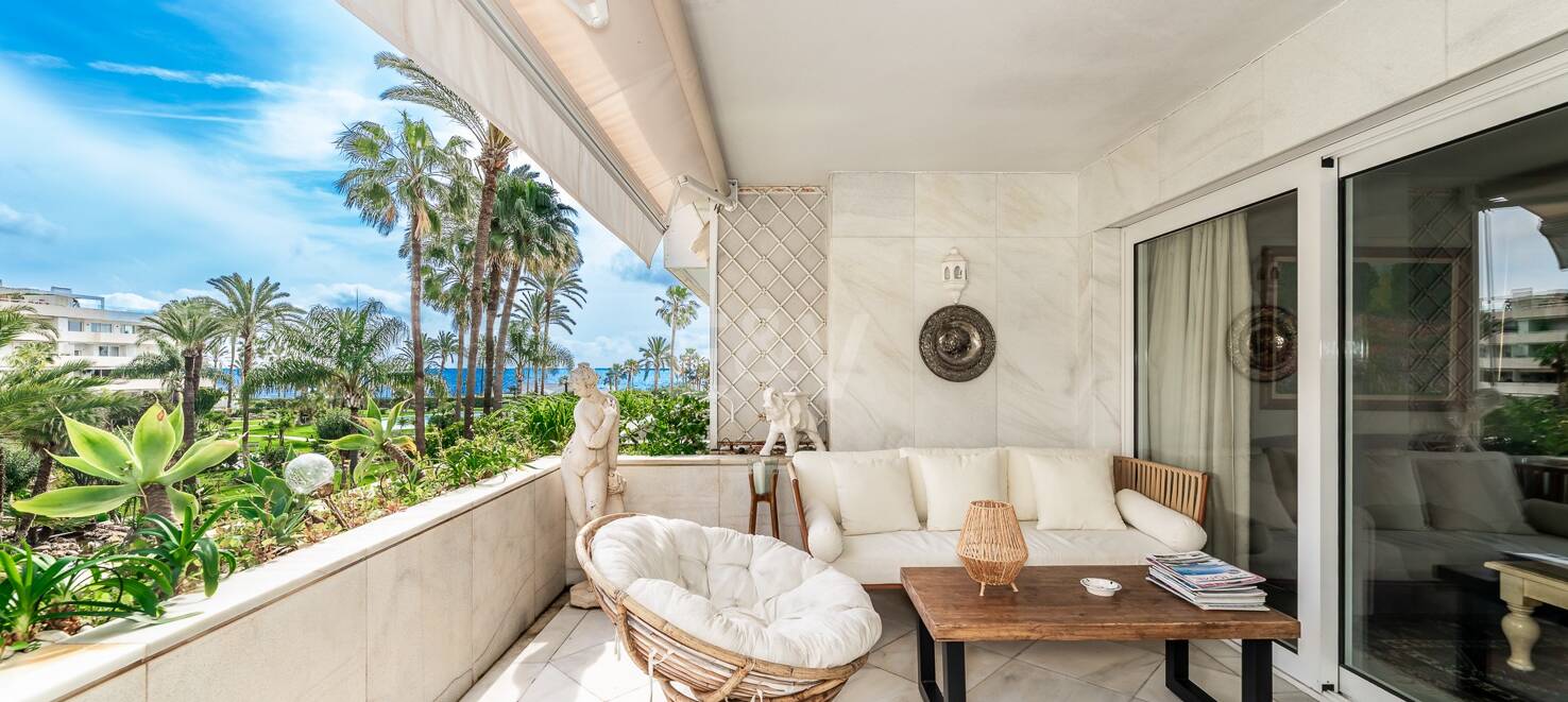Beachfront Apartment with Stunning Sea Views in Puerto Banus