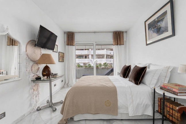 Apartamento Frente al Mar con Impresionantes Vistas al Mar en Puerto Banús