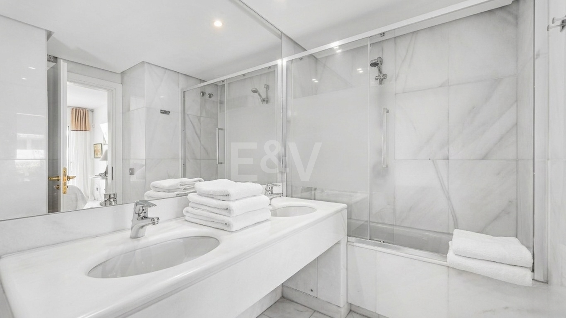 Apartamento Frente al Mar con Impresionantes Vistas al Mar en Puerto Banús